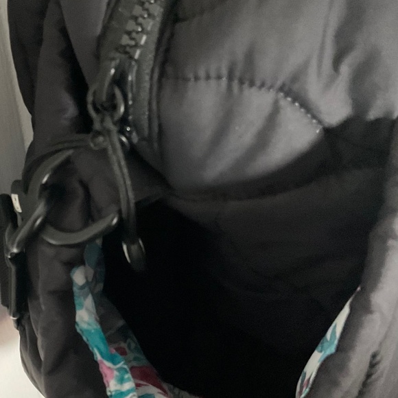 Vera Bradley Women’s Featherweight Travel Bag - Picture 7 of 15